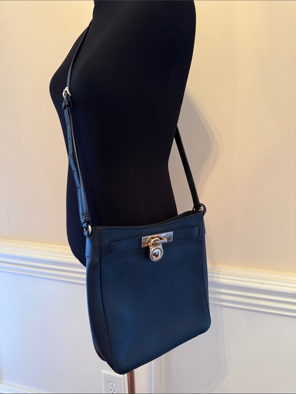 Michael Kors Classic Traveler Crossbody Bag in Black w/ Gold Hardware